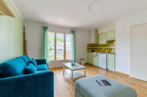 Charming flat with balcony and parking at the heart of Giens - Welkeys